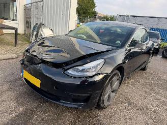 Damaged car Tesla Model 3 Long Range RWD 75 kWh 287 PK 2019/6