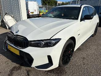 krockskadad bil auto BMW 3-serie Touring 330e AUTOMAAT 2022/10