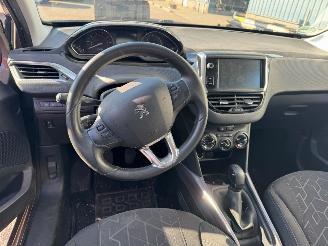 Peugeot 2008 1.2 PureTech Blue Lion picture 8
