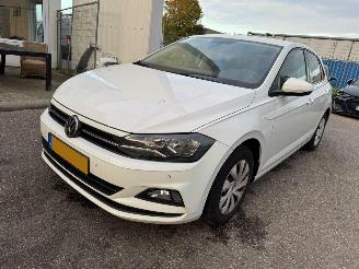 krockskadad bil auto Volkswagen Polo 1.0 AUTOMAAT TSI Comfortline 2019/1