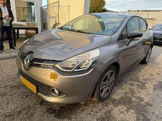 skadebil auto Renault Clio 1.5 dCi ECO Night&Day 2014/10