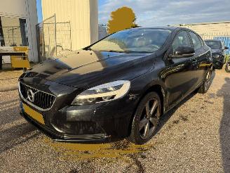 Vaurioauto  passenger cars Volvo V-40 2.0 T3 Nordic+ 2017/11