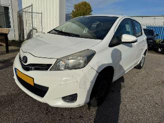 krockskadad bil auto Toyota Yaris 1.0 VVT-i Aspiration 2012/2