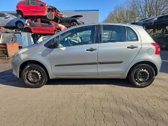 Toyota Yaris Yaris II (P9), Hatchback, 2005 / 2014 1.3 16V VVT-i picture 3