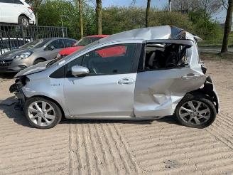 Uttjänta bilar auto Toyota Yaris Yaris III (P13), Hatchback, 2010 / 2020 1.5 16V Hybrid 2012/7