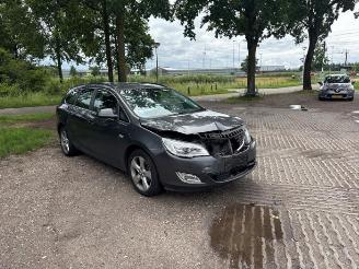 Opel Astra Astra J Sports Tourer (PD8/PE8/PF8), Combi, 2010 / 2015 1.4 Turbo 16V picture 2
