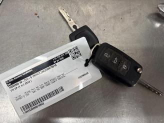 Vrakbiler auto Volkswagen Up! Up! (121), Hatchback, 2011 1.0 12V 60 2013/3