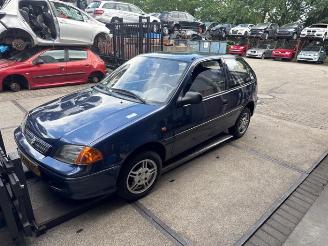 krockskadad bil auto Suzuki Swift Swift (SF310/413), Hatchback 3-drs, 1989 / 2004 1.0i 2002/10