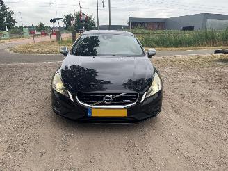 uszkodzony samochody osobowe Volvo V-60 1.6 T4 2012/5