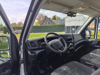 krockskadad bil bedrijf Iveco Daily Daily dubbelcabine  2.3 2015/8