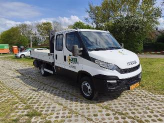 krockskadad bil bedrijf Iveco Daily 2.3 dubbelcabine pick up 2015/8