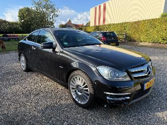 krockskadad bil auto Mercedes C-klasse C180 DEFECTE MOTOR 2011/8