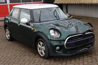 Coche siniestrado Mini Cooper Mini (F55), Hatchback 5-drs, 2013 1.5 12V Cooper 2016