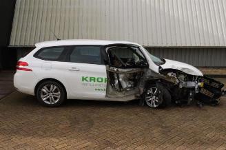Coche siniestrado Peugeot 308 308 SW (L4/L9/LC/LJ/LR), Combi 5-drs, 2014 / 2021 1.5 BlueHDi 130 2021/9