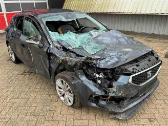 Coche siniestrado Seat Leon Leon (KLB), Hatchback 5-drs, 2019 1.0 TSI 12V 2021/3