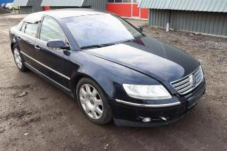 Salvage car Volkswagen Phaeton Phaeton (3D), Sedan, 2002 / 2016 6.0 W12 48V 4Motion 2003/4