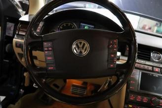 Volkswagen Phaeton Phaeton (3D), Sedan, 2002 / 2016 6.0 W12 48V 4Motion picture 17