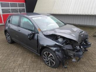 Vrakbiler auto Volkswagen Golf Golf VII (AUA), Hatchback, 2012 / 2021 1.0 TSI 12V BlueMotion 2019/1