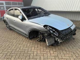 Vrakbiler auto Porsche Cayenne Cayenne III (9YA), SUV, 2017 3.0 V6 Turbo 24V E-Hybrid 2021/2