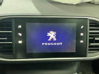 Peugeot 308 308 (L3/L8/LB/LH/LP), Hatchback 5-drs, 2013 / 2021 1.2 12V e-THP PureTech 110 picture 21