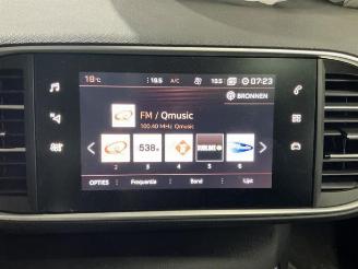 Peugeot 308 308 (L3/L8/LB/LH/LP), Hatchback 5-drs, 2013 / 2021 1.2 12V e-THP PureTech 110 picture 27