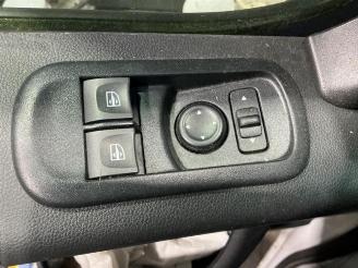 Renault Master Master III (EV/HV/UV/VA/VB/VD/VF/VG/VJ), Chassis-Cabine, 2010 2.3 dCi 165 16V RWD picture 17