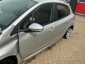 Peugeot 208 208 I (CA/CC/CK/CL), Hatchback, 2012 / 2019 1.6 Blue HDi 100 picture 11