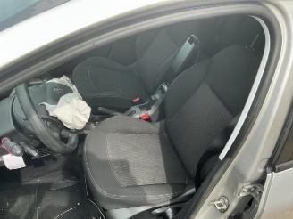 Peugeot 208 208 I (CA/CC/CK/CL), Hatchback, 2012 / 2019 1.6 Blue HDi 100 picture 10