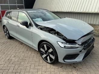 krockskadad bil auto Volvo V-60 V60 II (ZW), Combi, 2018 2.0 B3 16V Mild Hybrid 2023/10