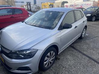 Voiture accidenté Volkswagen Polo 1.0 MPI 2019/1