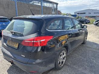 Schadeauto Ford Focus 1.0 TITANIUM EDITION 2015/11