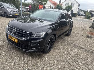 Vaurioauto  passenger cars Volkswagen T-Roc 1.5 TSI Sport Business  R 2019/1