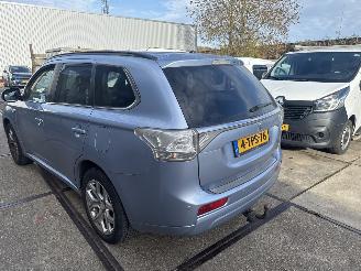 krockskadad bil auto Mitsubishi Outlander 2.0 PHEV Instyle 2014/4