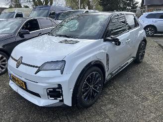 Renault 5 COMFORT RANGE ICONIC CINQ 52KWH picture 3