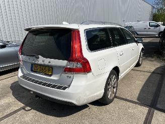 Vaurioauto  passenger cars Volvo V-70 1.6 T4 KINETIC 2013/10