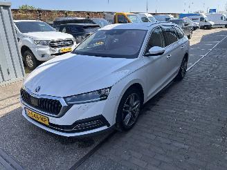 Schadeauto Skoda Octavia 1.0 e-TSI BUSINESS EDITION PLUS 2022/5