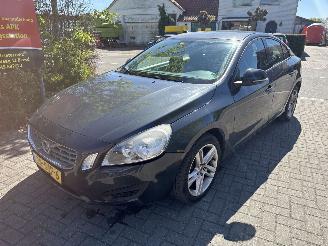 krockskadad bil auto Volvo S-60 1.6 T3  Kintetic 2011/9