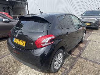 Peugeot 208 1.0 VTI picture 2