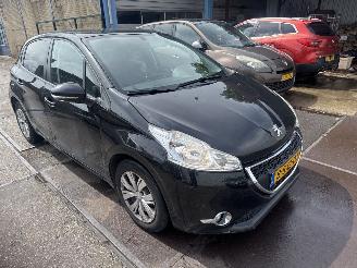 skadebil auto Peugeot 208 1.0 VTI 2013/12