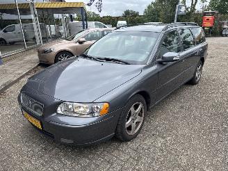 skadebil auto Volvo V-70 2.4  Edition 1 2006/8