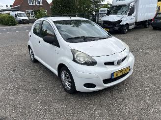 krockskadad bil auto Toyota Aygo 1.0 12V  ACCESS 2009/3