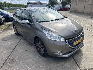 Schadeauto Peugeot 208 1.2  VTI ACTIVE 2013/5