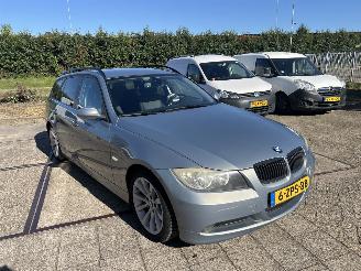 damaged passenger cars BMW 3-serie 318 I 2006/9