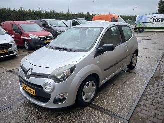 Vaurioauto  passenger cars Renault Twingo 10.2 16V  PARISIENNE 2014/6