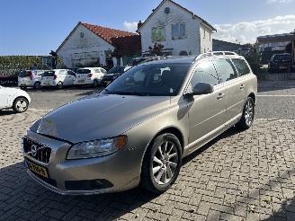 krockskadad bil auto Volvo V-70 2.0 D3 SUMMUM 2011/11