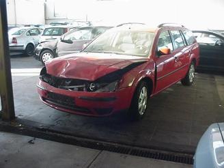 damaged passenger cars Ford Mondeo 1.8 81kw wagon 2004/8