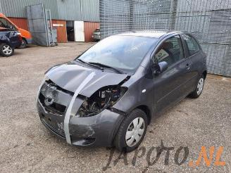 Coche siniestrado Toyota Yaris Yaris II (P9), Hatchback, 2005 / 2014 1.0 12V VVT-i 2008/8