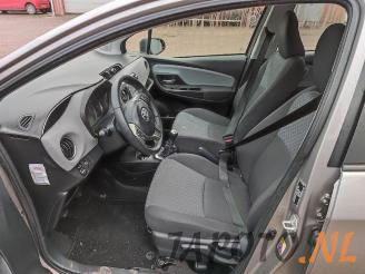 Toyota Yaris Yaris III (P13), Hatchback, 2010 / 2020 1.0 12V VVT-i picture 13