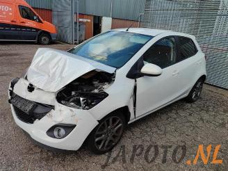 Vrakbiler auto Mazda 2 2 (DE), Hatchback, 2007 / 2015 1.3 16V MZR 2012/6