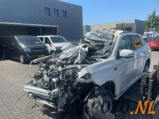 Coche siniestrado Mitsubishi Outlander Outlander (GF/GG), SUV, 2012 2.4 16V PHEV 4x4 2020/2